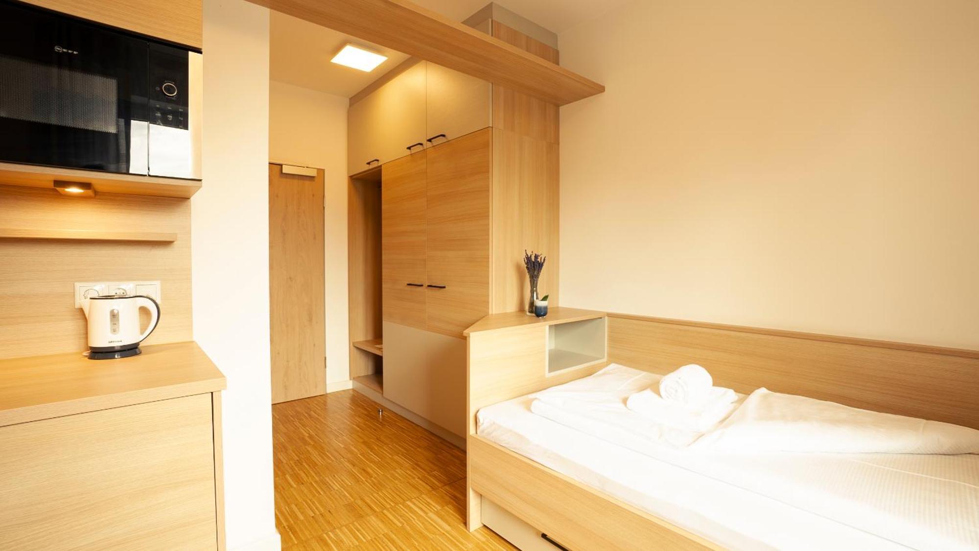 Henrys Sleeping Am Augsburger Eiskanal エクステリア 写真